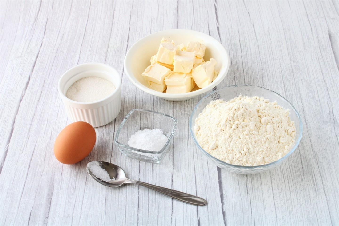 Сметана яйца мука сахар сливочное масло. Ингредиенты для песочного теста. Ингредиенты для песочного пирога. Творог с сахаром. Мука сахар ванилин.