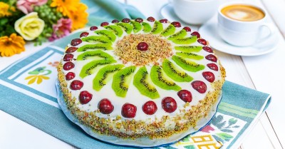 Фруктовый бисквитный торт