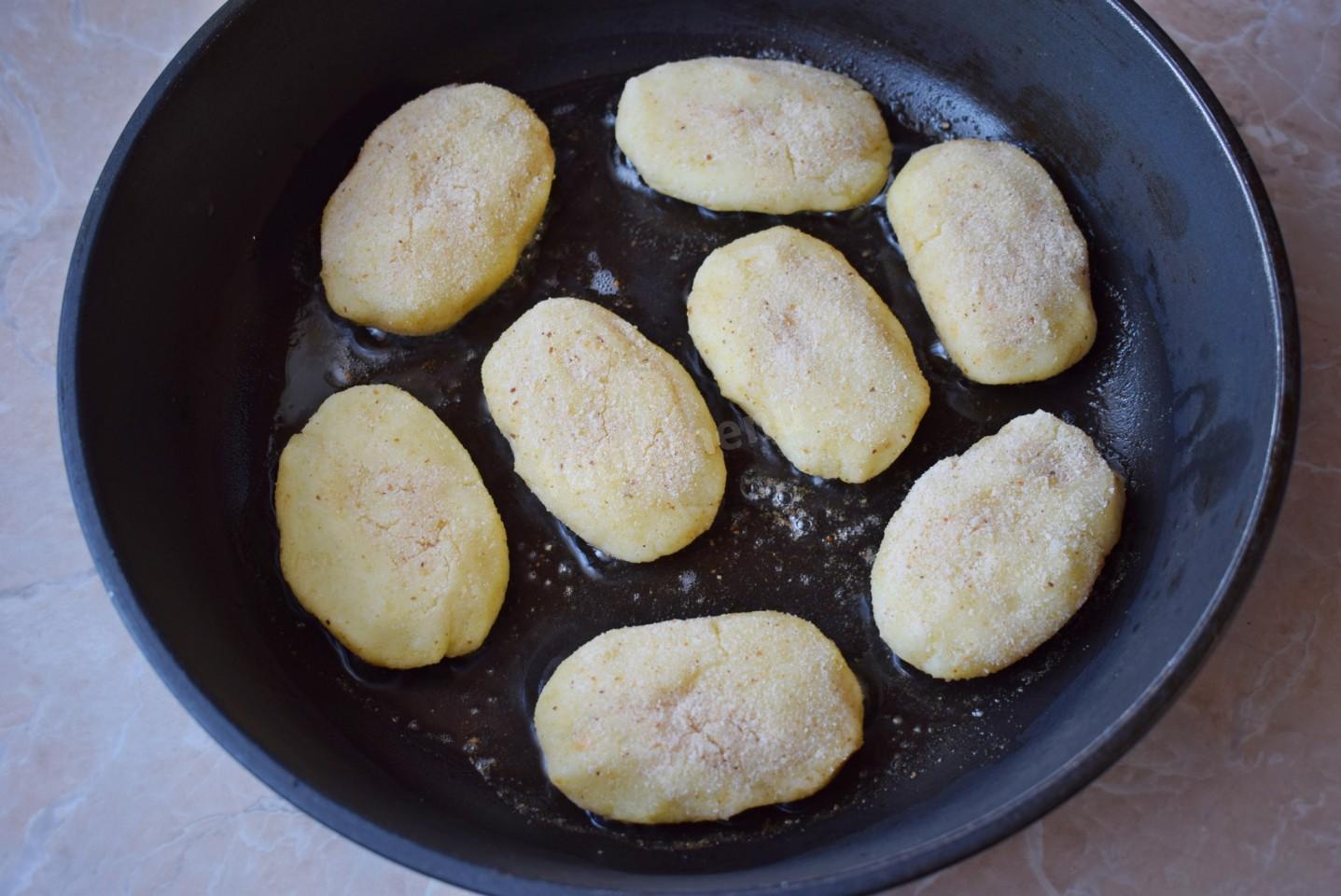 Котлеты с картошкой на сковороде