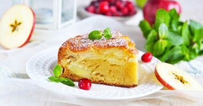 Заливной пирог с яблоками в духовке