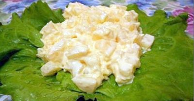 Салат ананасы с твердым сыром, майонезом  и чесноком