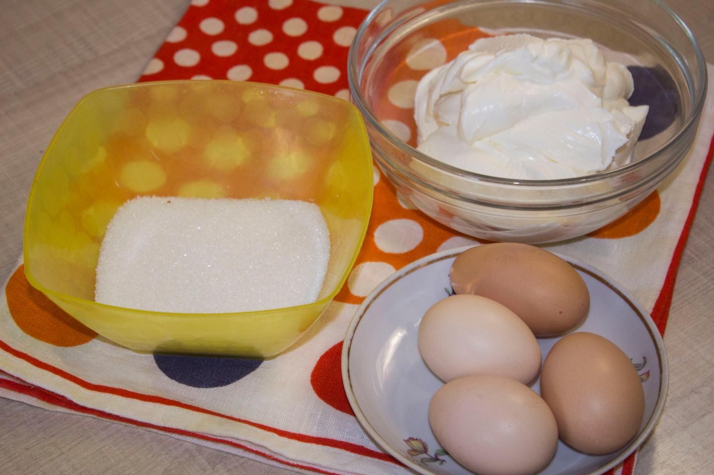 Торт сметана яйца сахар. Яйца в сметане. Сметани с яйцом. Татарское яйцо. Что можно сделать из сметаны и яиц.