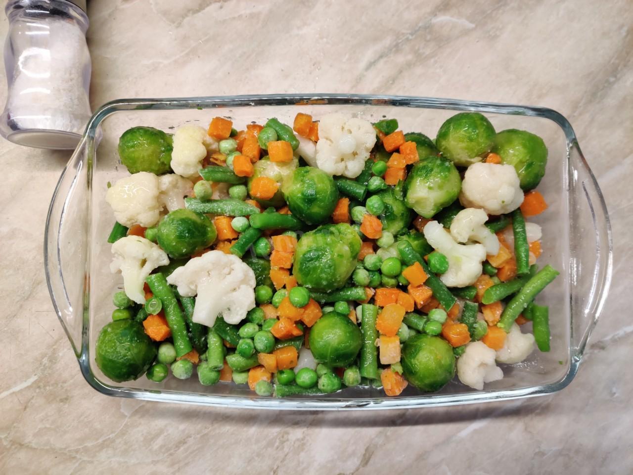 Что приготовить из замороженных овощей смесь. Блюда из замороженных овощей. Замороженные овощи сверху. Замороженные овощи для похудения. Замороженные овощи в духовке.