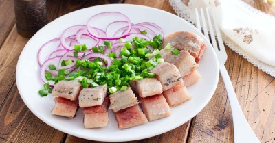 Как засолить селедку целиком холодная закуска