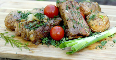 Картошка и свиные ребрышки со специями