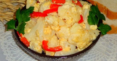 Цветная капуста яичная с перцем