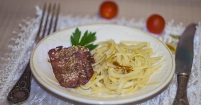 Мясо кусочками в остром соевом маринаде в духовке