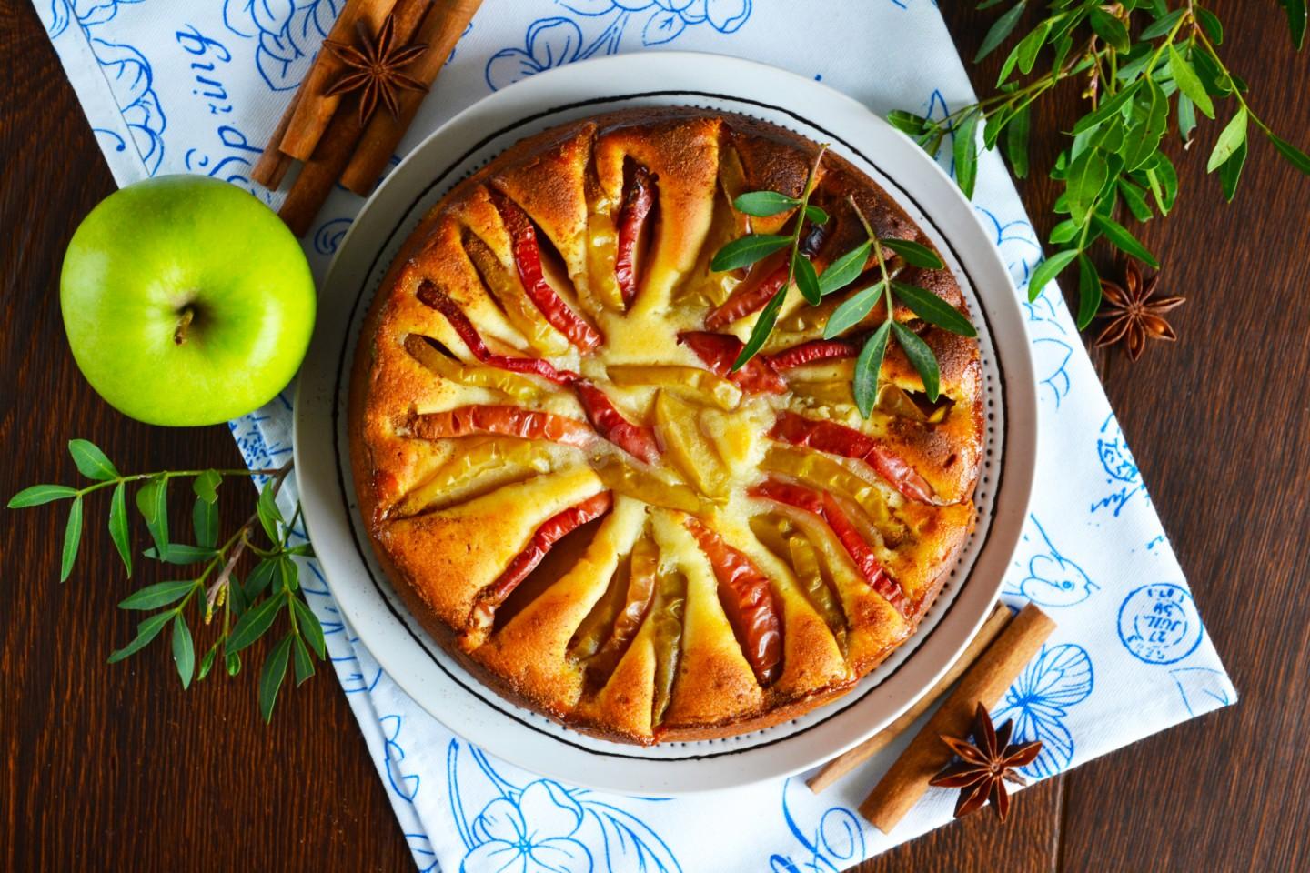 Как приготовить пирог с яблоками в духовке: рецепт и советы