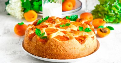 Сладкий пирог с абрикосами в духовке простой