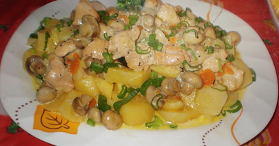 Курица с шампиньонами из консервов