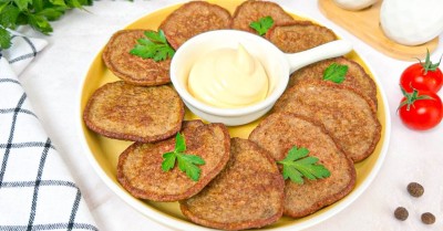 Нежные оладьи из куриной печени с манкой