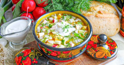 Классическая окрошка на квасе с колбасой