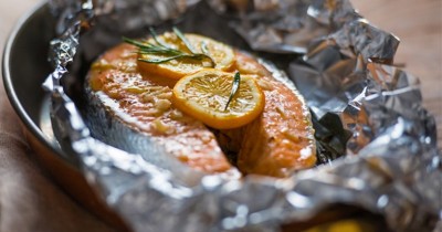 Стейки кижуча с апельсинами лимонами имбирем карри в фольге