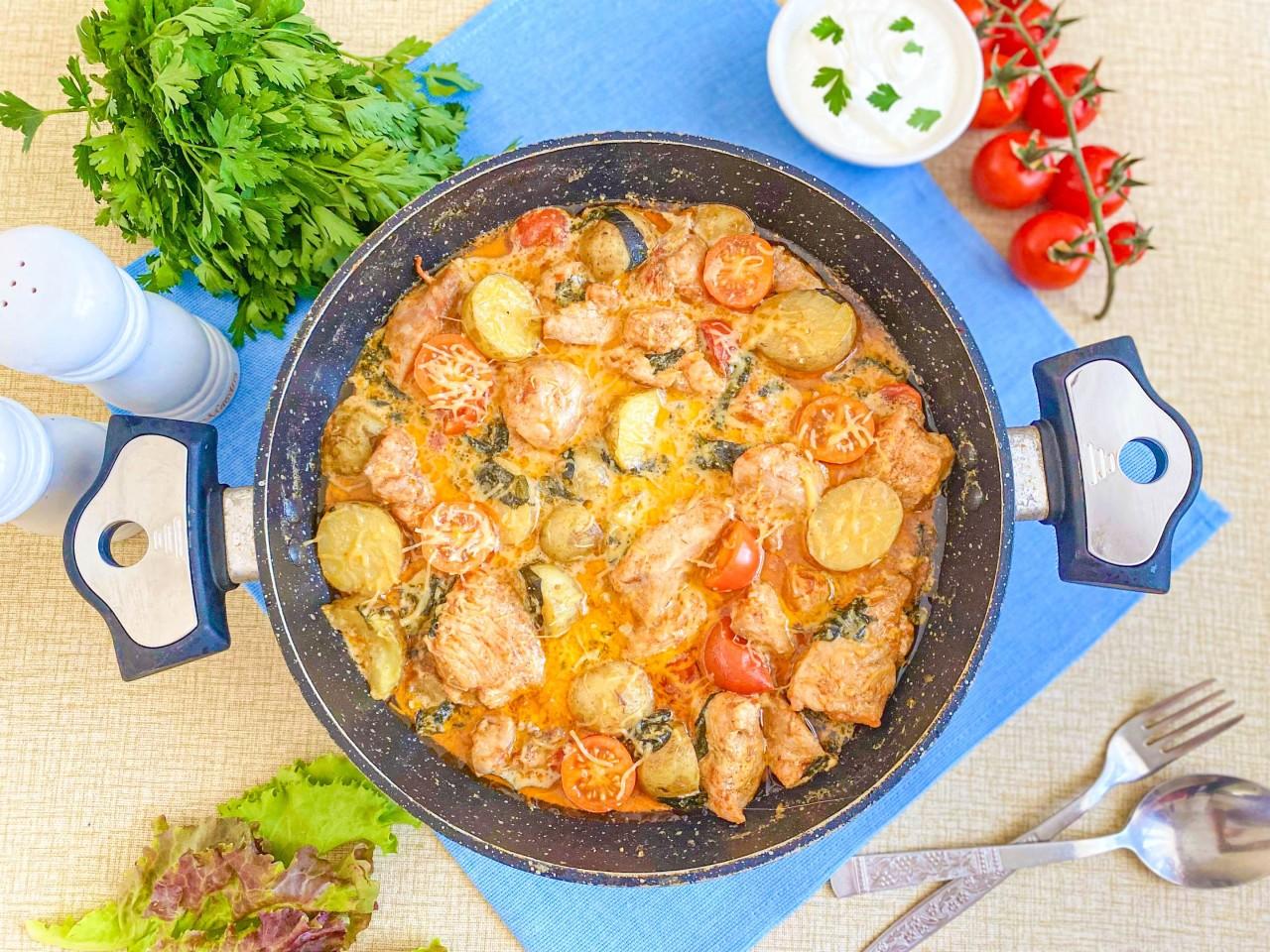 Картошка с куриным филе в сметанном соусе