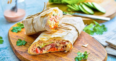 Шаурма в лаваше с курицей