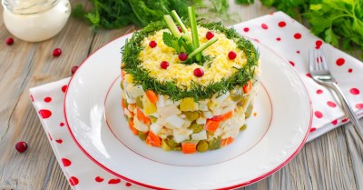 Салат оливье с курицей классический простой