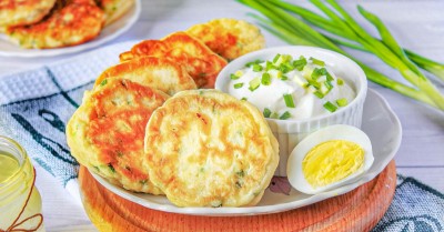 Ленивые пирожки с яйцом и зеленым луком