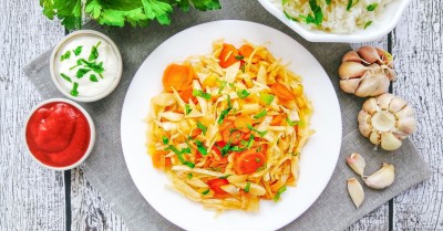 Тушеная капуста с кабачками в мультиварке