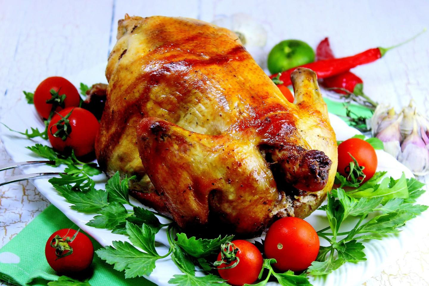 Как приготовить вкусную курицу гриль в духовке на вертеле: лучшие рецепты и секреты