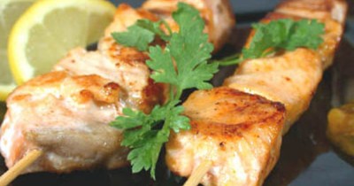 Рыбный шашлык семга на мангале