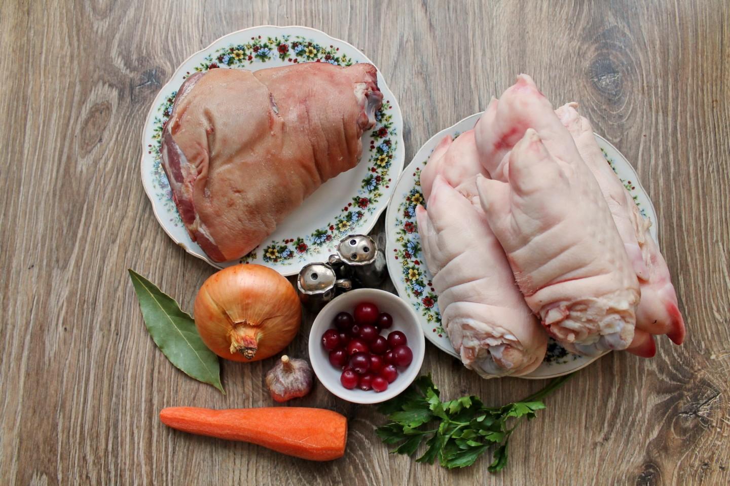 10 пошаговых рецептов холодца из свиных ножек с фото - лучшие рецепты на сайте
