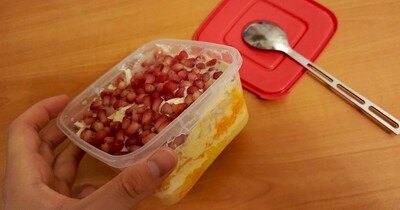 слоёный салат с куриным филе и гранатом