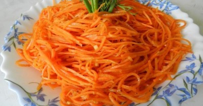 Морковь корейская с луком и соевым соусом