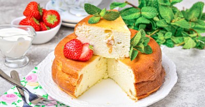 Творожная запеканка с изюмом и сметаной без муки и манки