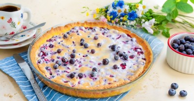 Пирог с замороженной смородиной из песочного теста