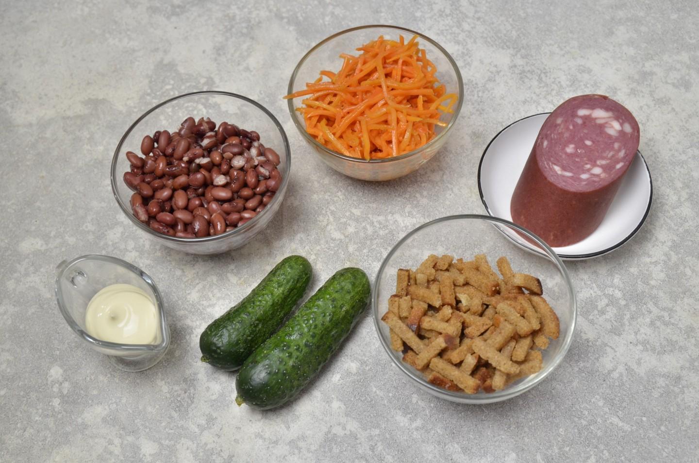 Салат с фасолью колбасой и корейской морковкой. Шаурма с колбасой с морковкой по-корейски с майонезом и кетчупом. Фасоль 100гр фото.