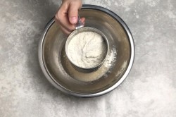 немецкое блюдо штрудли с мясом и картошкой. shtrudli s myasom i kartofelem po nemecki 1625743379 2 min. немецкое блюдо штрудли с мясом и картошкой фото. немецкое блюдо штрудли с мясом и картошкой-shtrudli s myasom i kartofelem po nemecki 1625743379 2 min. картинка немецкое блюдо штрудли с мясом и картошкой. картинка shtrudli s myasom i kartofelem po nemecki 1625743379 2 min. Оригинальные, пышные, необычные, из простых продуктов! Штрудли с мясом и картофелем по-немецки — это булочки-завитушки, приготовленные на пару вместе с тушеным мясом и картошкой. Получается сразу и блюдо, и хлеб. Пикантности добавляет вкусу квашеная капуста, а штрудли делают его сытным и домашним.