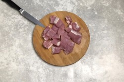 немецкое блюдо штрудли с мясом и картошкой. shtrudli s myasom i kartofelem po nemecki 1625743387 6 min. немецкое блюдо штрудли с мясом и картошкой фото. немецкое блюдо штрудли с мясом и картошкой-shtrudli s myasom i kartofelem po nemecki 1625743387 6 min. картинка немецкое блюдо штрудли с мясом и картошкой. картинка shtrudli s myasom i kartofelem po nemecki 1625743387 6 min. Оригинальные, пышные, необычные, из простых продуктов! Штрудли с мясом и картофелем по-немецки — это булочки-завитушки, приготовленные на пару вместе с тушеным мясом и картошкой. Получается сразу и блюдо, и хлеб. Пикантности добавляет вкусу квашеная капуста, а штрудли делают его сытным и домашним.