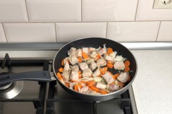 немецкое блюдо штрудли с мясом и картошкой. shtrudli s myasom i kartofelem po nemecki 1625743396 11 min. немецкое блюдо штрудли с мясом и картошкой фото. немецкое блюдо штрудли с мясом и картошкой-shtrudli s myasom i kartofelem po nemecki 1625743396 11 min. картинка немецкое блюдо штрудли с мясом и картошкой. картинка shtrudli s myasom i kartofelem po nemecki 1625743396 11 min. Оригинальные, пышные, необычные, из простых продуктов! Штрудли с мясом и картофелем по-немецки — это булочки-завитушки, приготовленные на пару вместе с тушеным мясом и картошкой. Получается сразу и блюдо, и хлеб. Пикантности добавляет вкусу квашеная капуста, а штрудли делают его сытным и домашним.