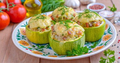 Кабачки фаршированные мясом в мультиварке