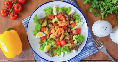 Салат с мидиями и креветками