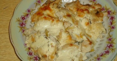 Курица в сливочном соусе со сметаной в духовке