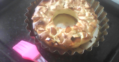 Шарлотка с конфетами