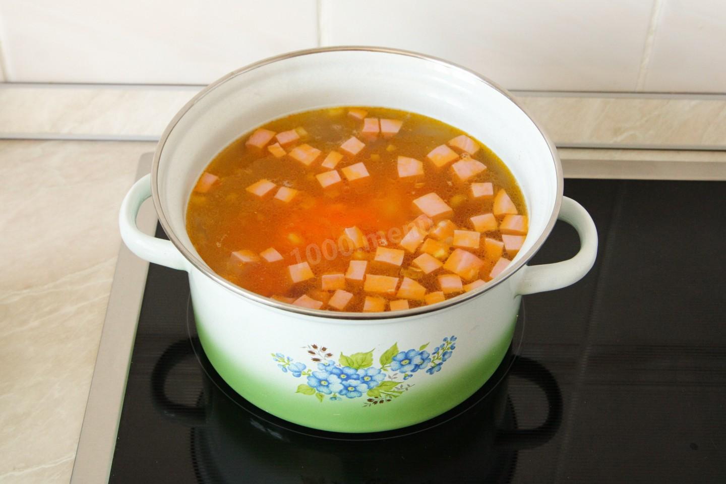 Суп кипит. Суп кипящий в кастрюле. Картинка кипящий суп. Как выглядит кипящий суп. Приоткрывание крышки при закипание супа.