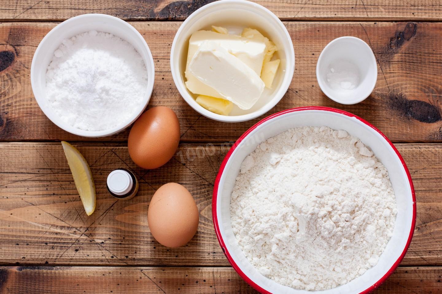 Подготовка ингредиентов. Мука сода яйца и сахар. Яйца мука сахар сода готовить пирог. Съедобная свеча из сливочного масла. Пирог масло мука яйца сахар