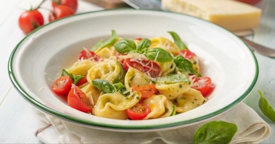 Домашние тортеллини с сыром и мясной начинкой
