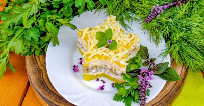 Салат Викинг с ананасом и курицей