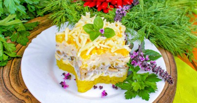 Салат Викинг с ананасом и курицей