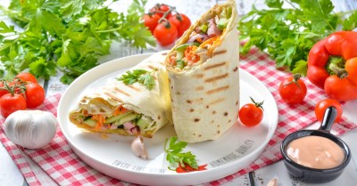 Шаурма из лаваша с колбасой