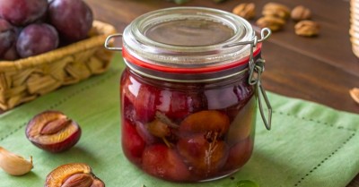 Маринованные сливы на зиму с чесноком