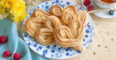 Плюшки сердечки с сахаром