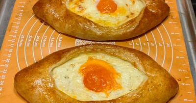 Хачапури с яйцом по аджарски