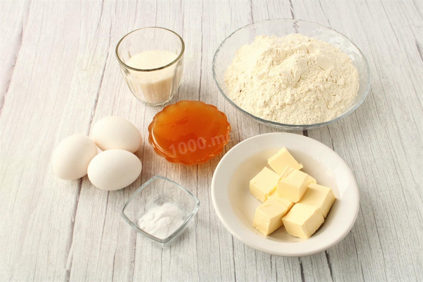 Крем молоко яйцо сахар масло мука. Тесто:сметана, масло,мед, мука, сода. Мука ванильная.