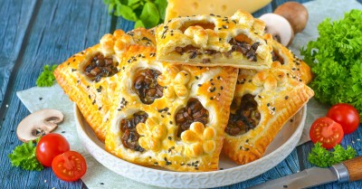 Слойки с грибами