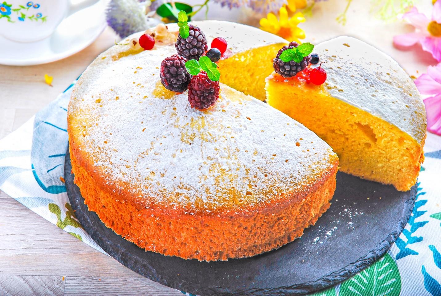 Пышный бисквит на кефире в духовке для торта простой рецепт фото пошагово и  видео - 1000.menu