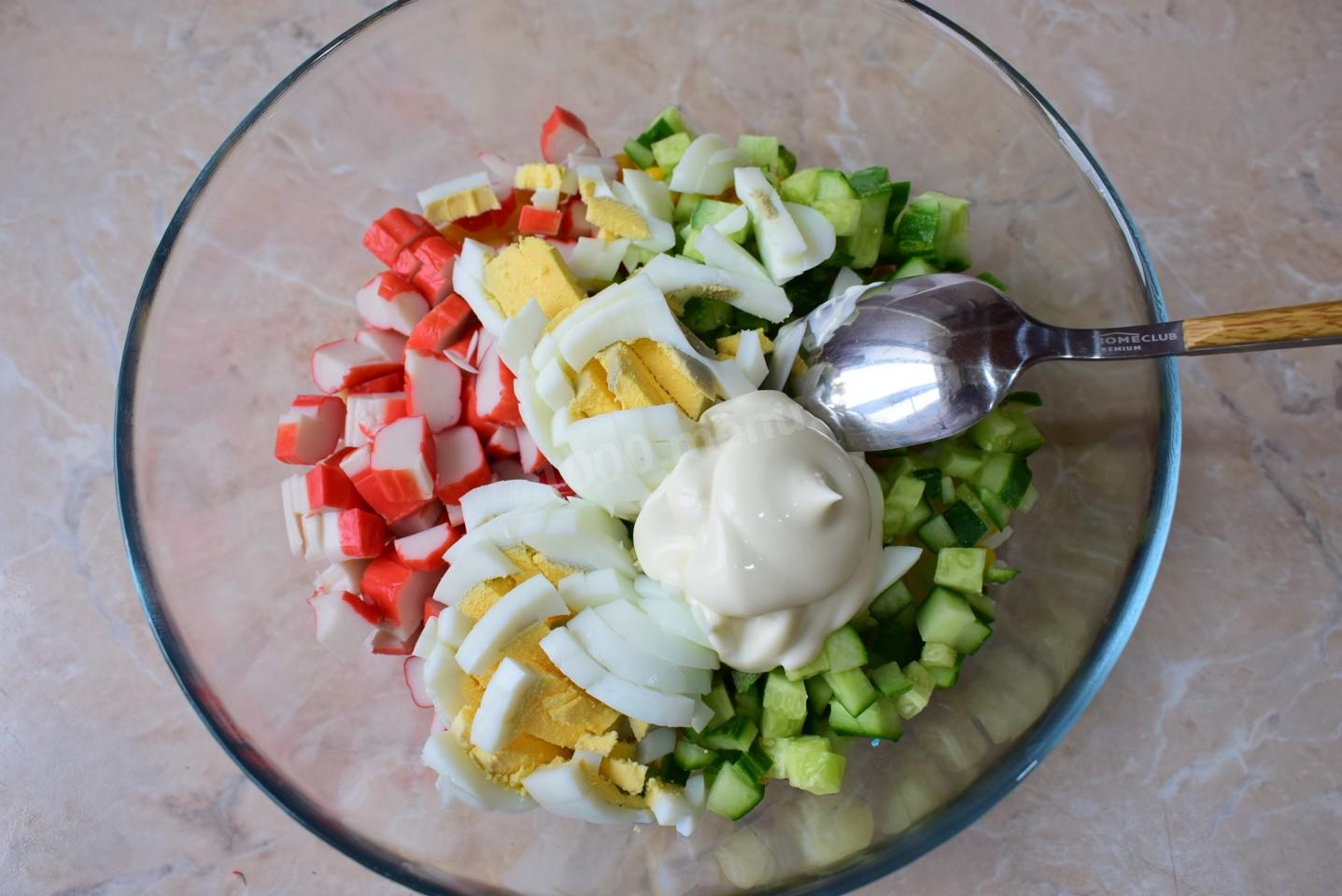 Как нарезать огурец для крабового салата